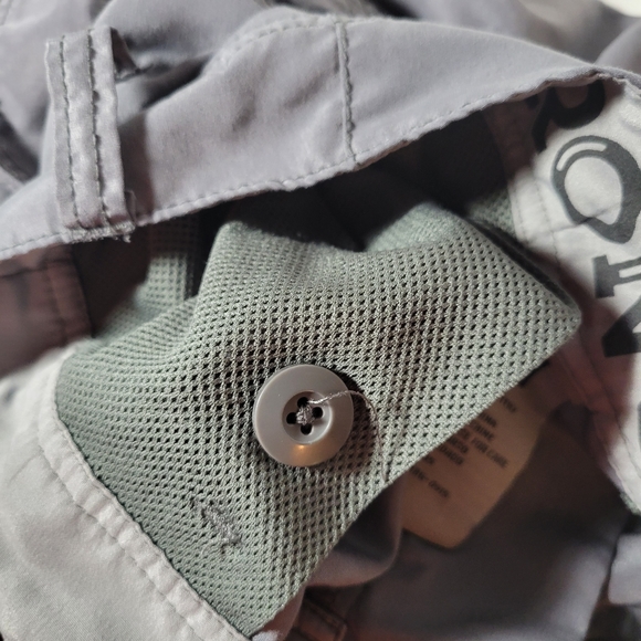 Iron CO men's Cargo shorts size 31 very light weight one small spot - Picture 10 of 10